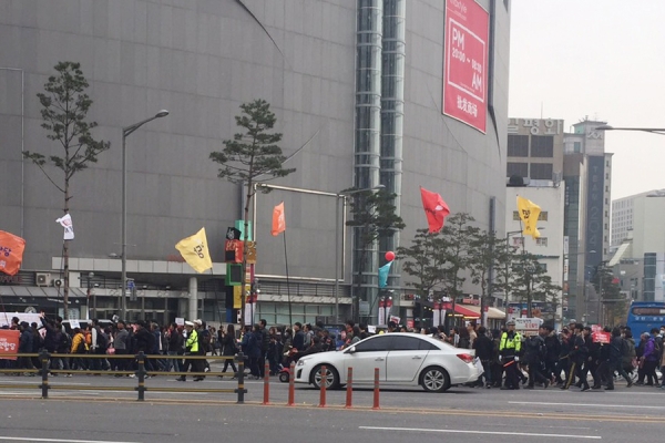 韓国での前大統領退陣要求デモの様子