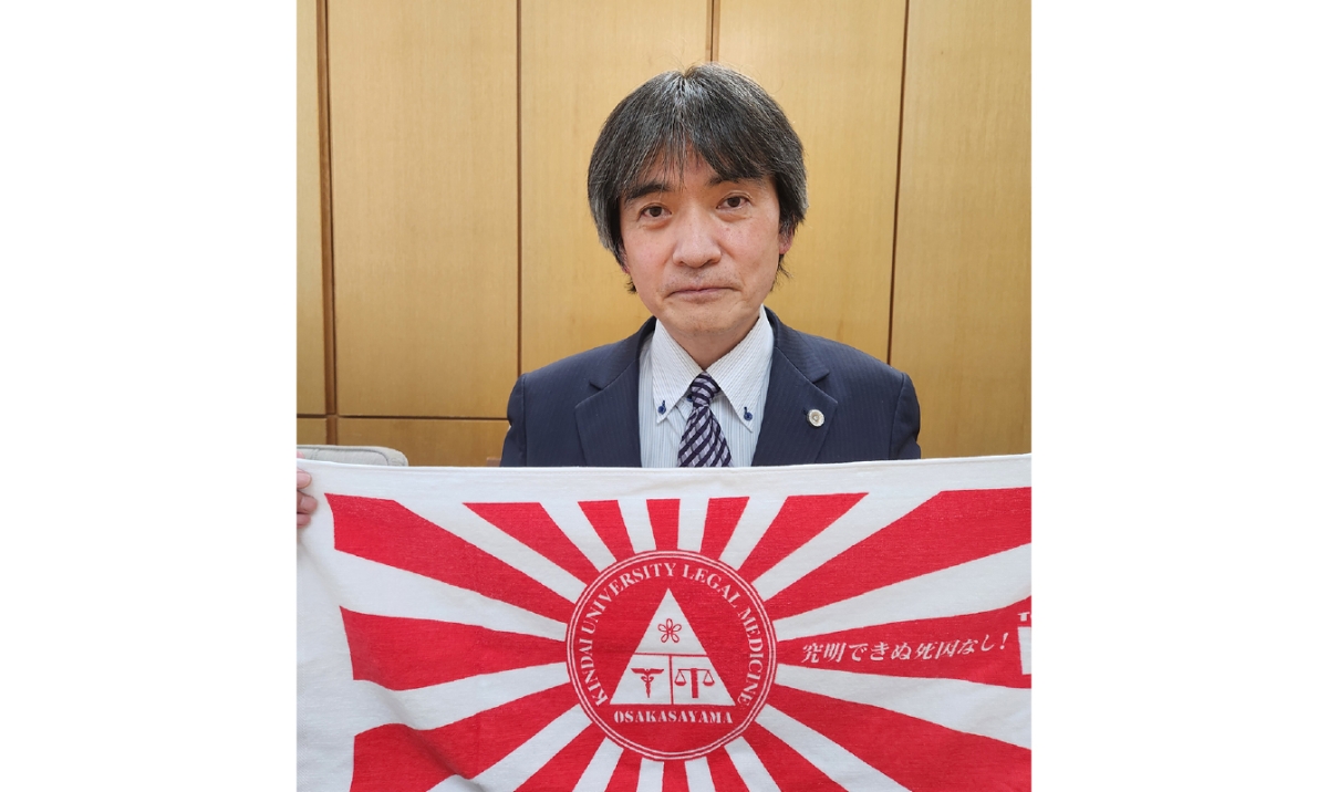 髙橋さんの近畿大学卒業後の活躍を象徴する写真