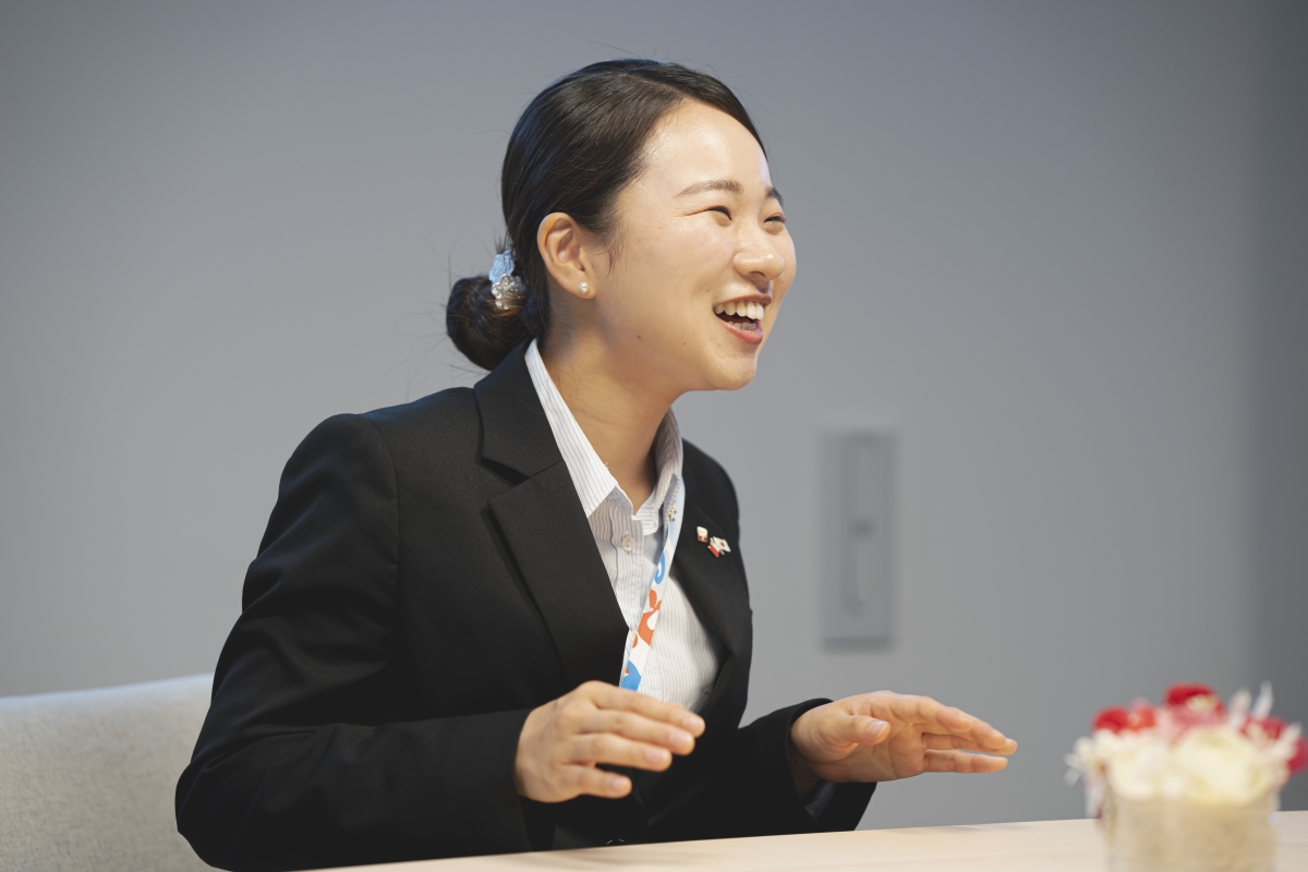 笑顔で語る堀木さん