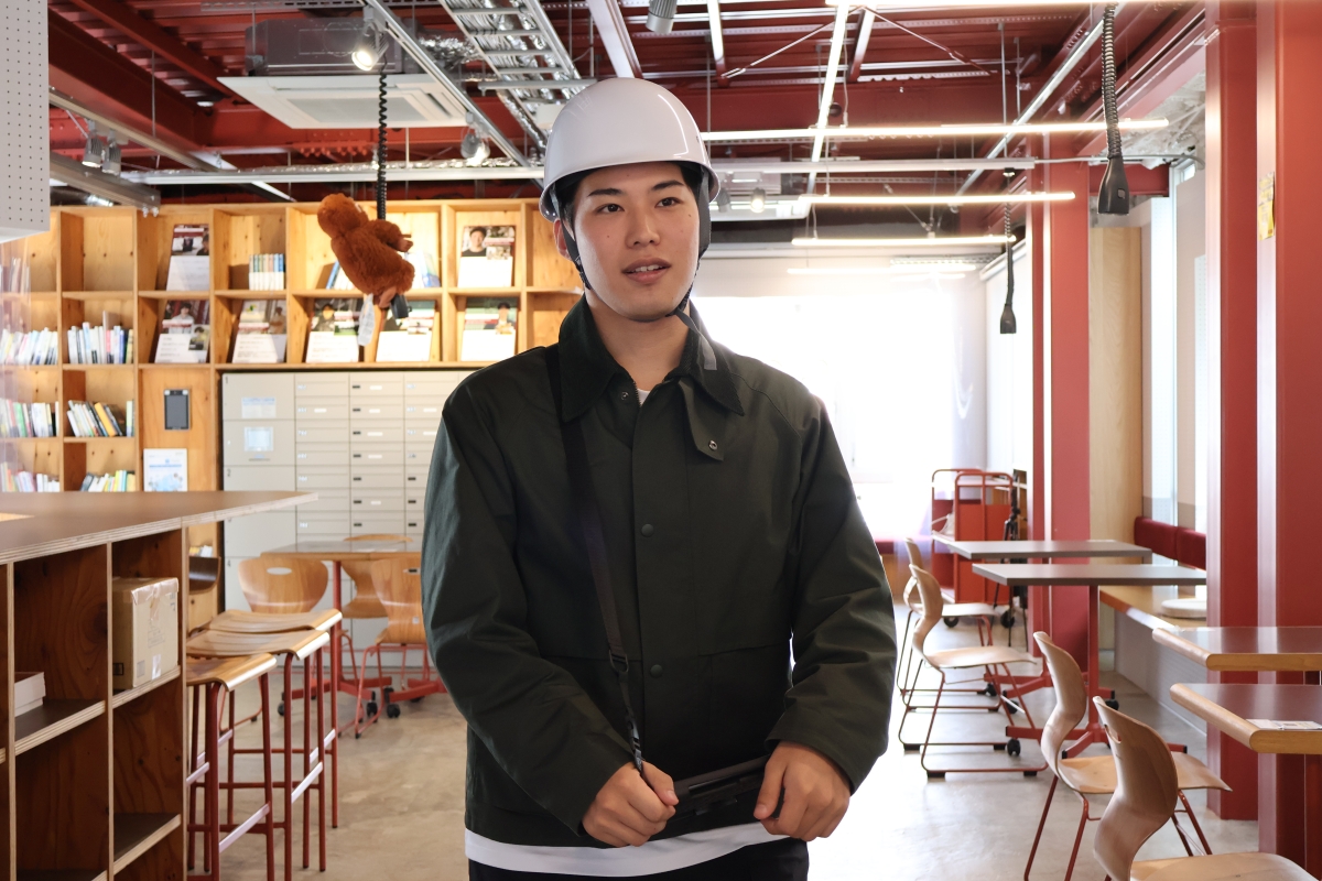 ヘルメット着用の越智さん