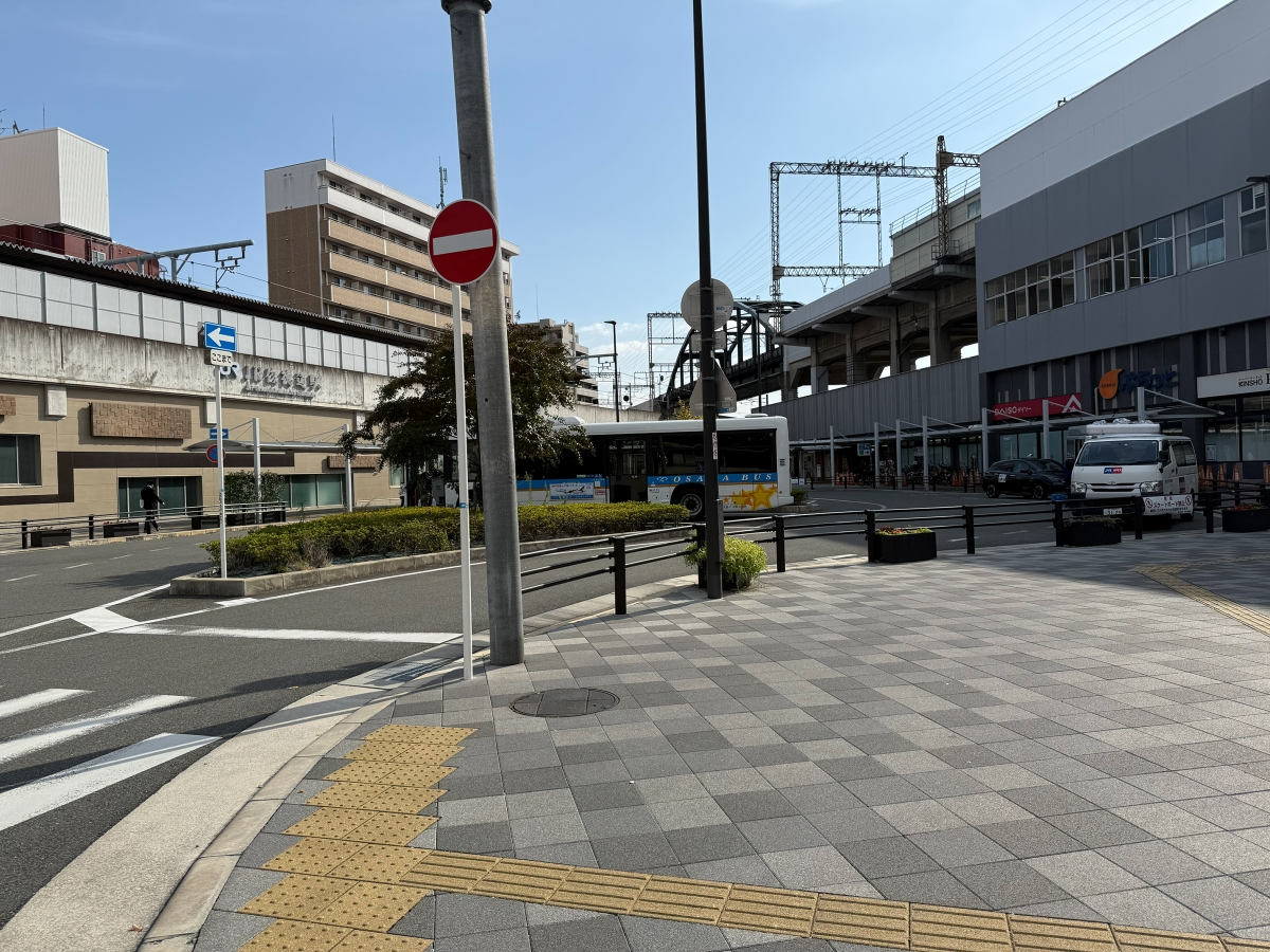 現在の近鉄俊徳道駅と駅前の様子