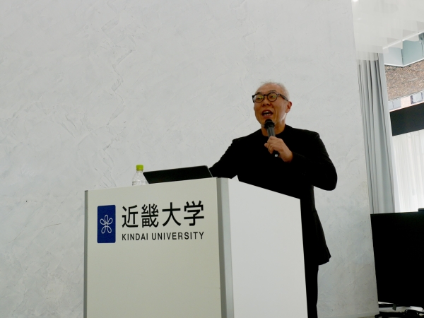 世耕石弘常任理事