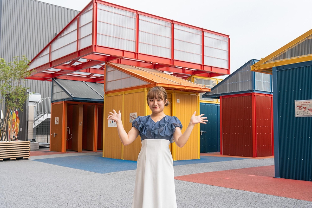 万博会場のトイレと日野莉里さん