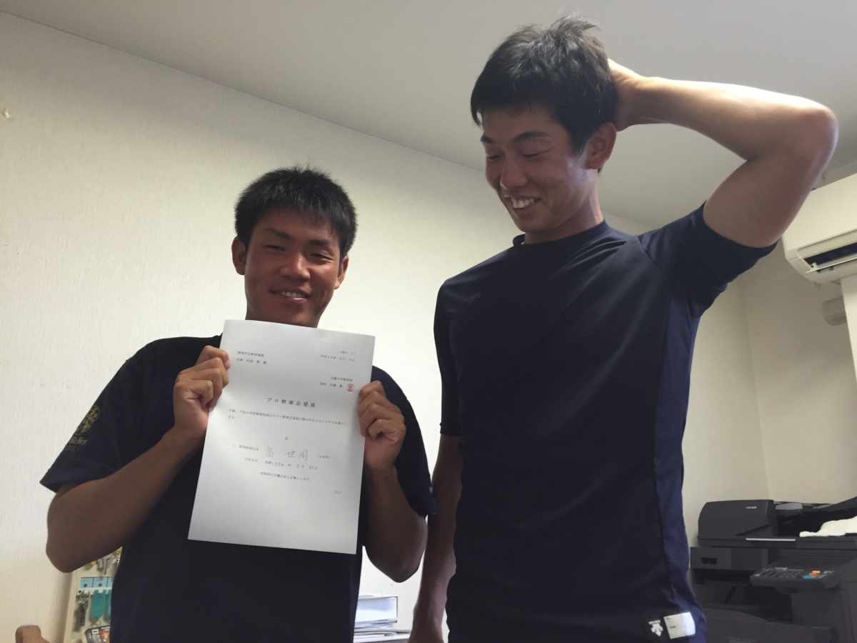 畠選手の学生時代（大学4年時にプロ志望届にサイン）