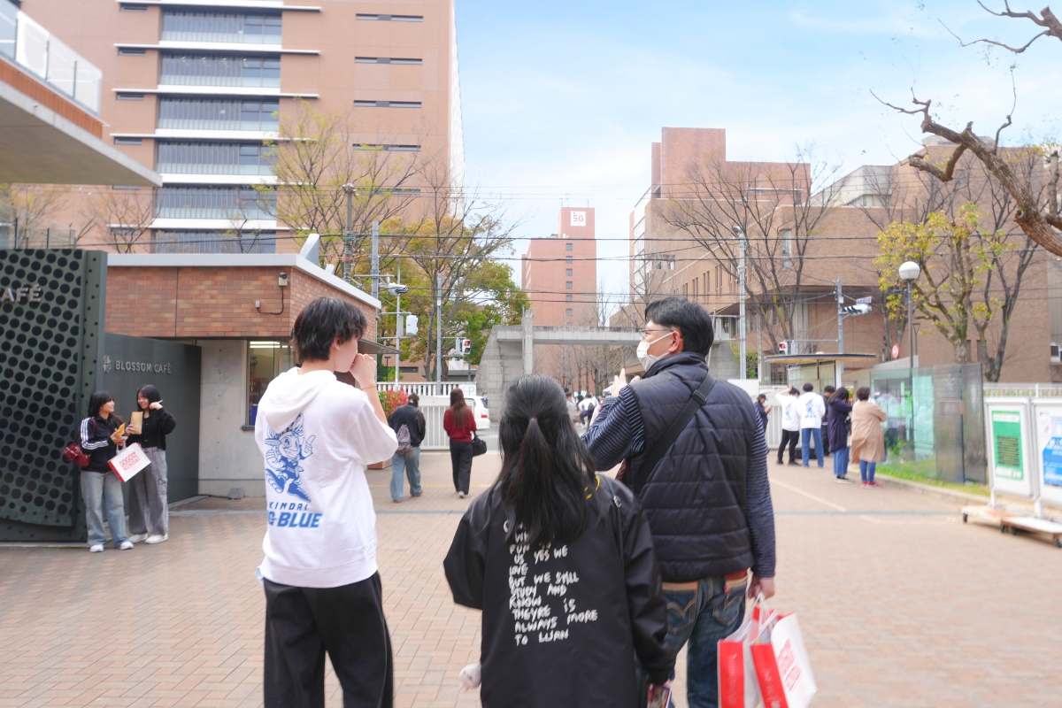桝田純平さんが来場者親子からの質問に答える様子
