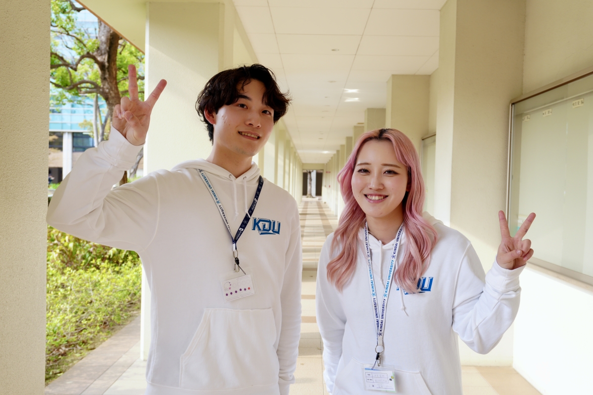 近大オールスターズ代表の二見和樹さんと宮崎優花さんが笑顔で並んでいる写真