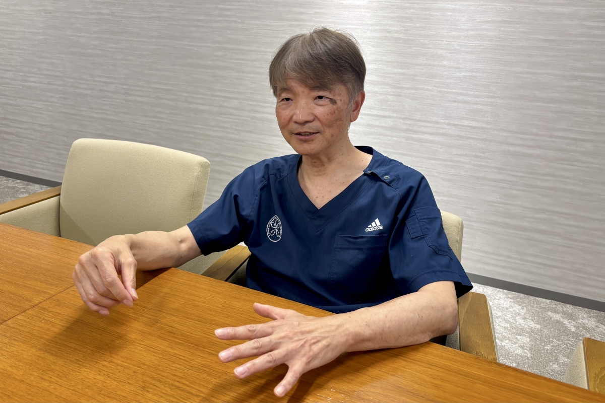 説明をしている江口先生の写真