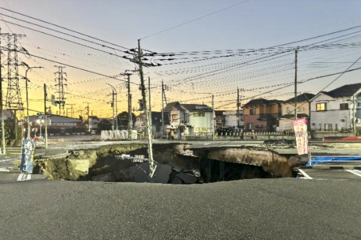 八潮道路陥没