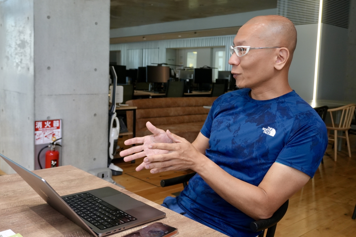 パスワードとの付き合い方について語る柏崎先生の写真